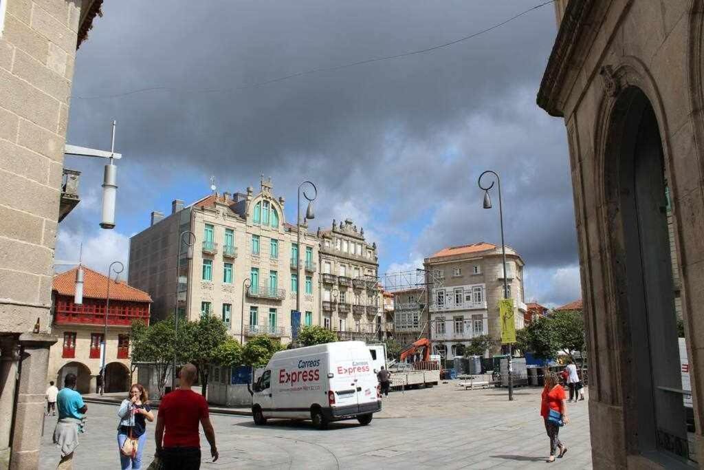 Apartamento Mariscal Pontevedra Bagian luar foto